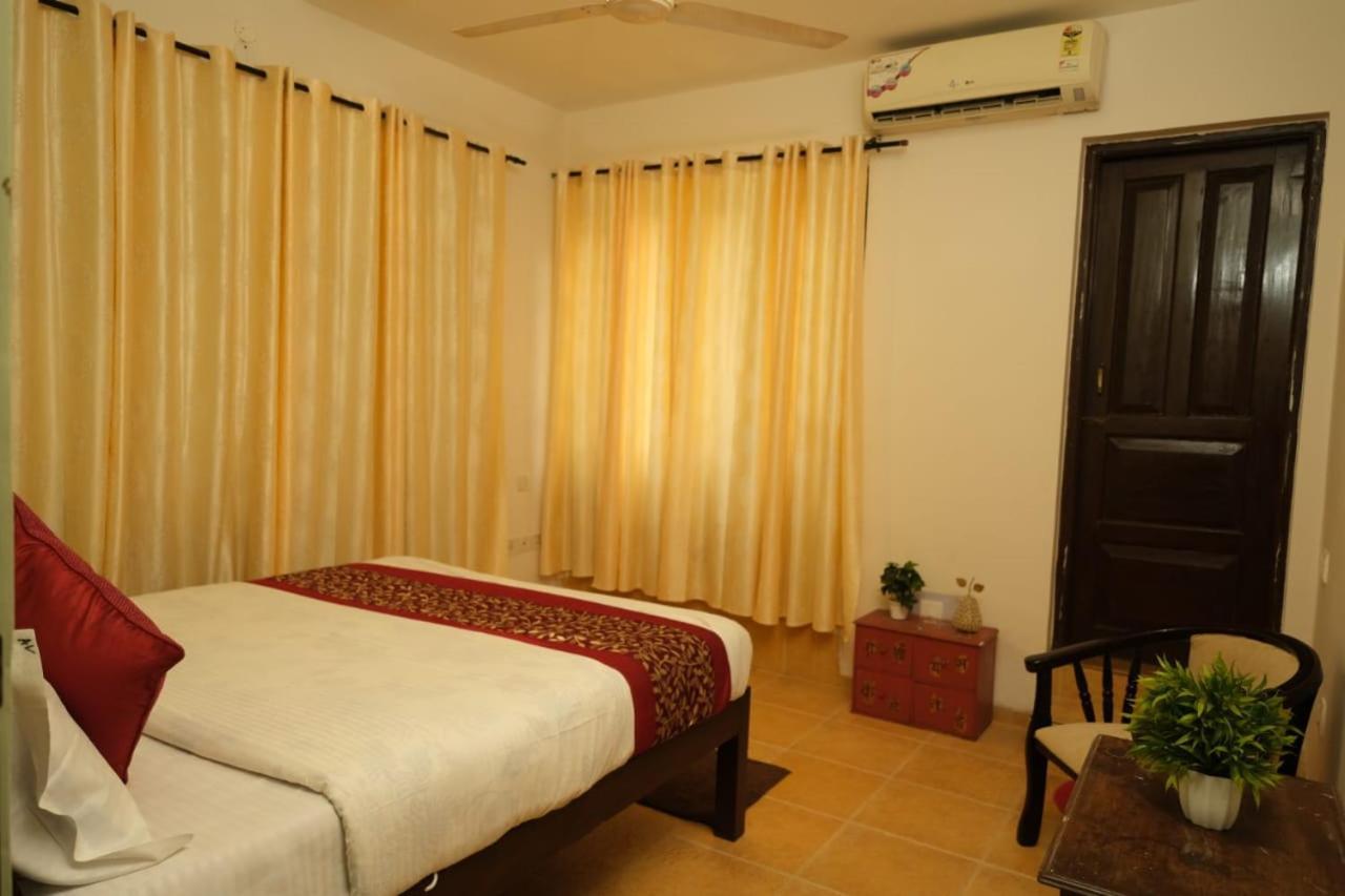Apartment Goa Yellow House *