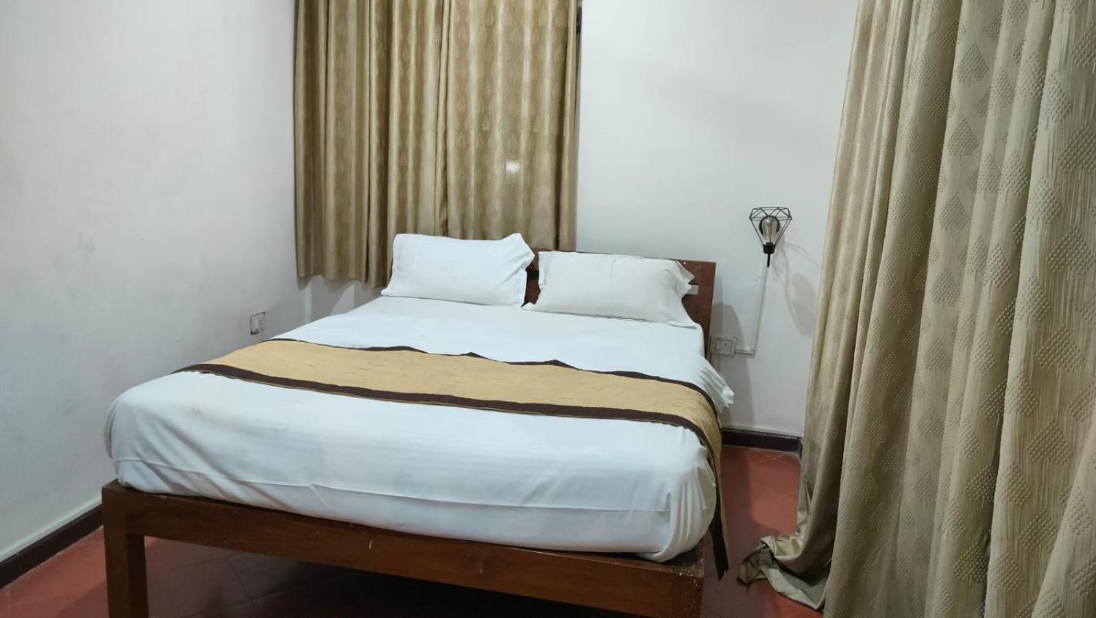 Apartment Goa Yellow House *